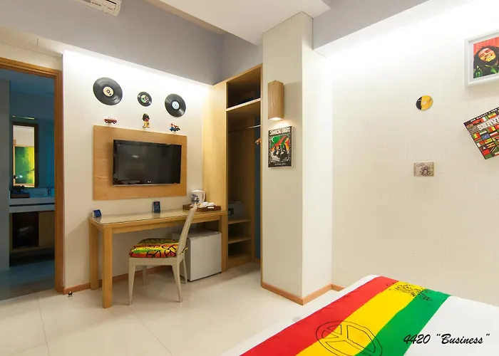 Rhadana Hotel